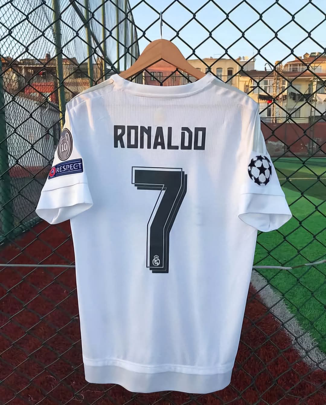 REAL MADRID 15-16 HOME RETRO - Image 3