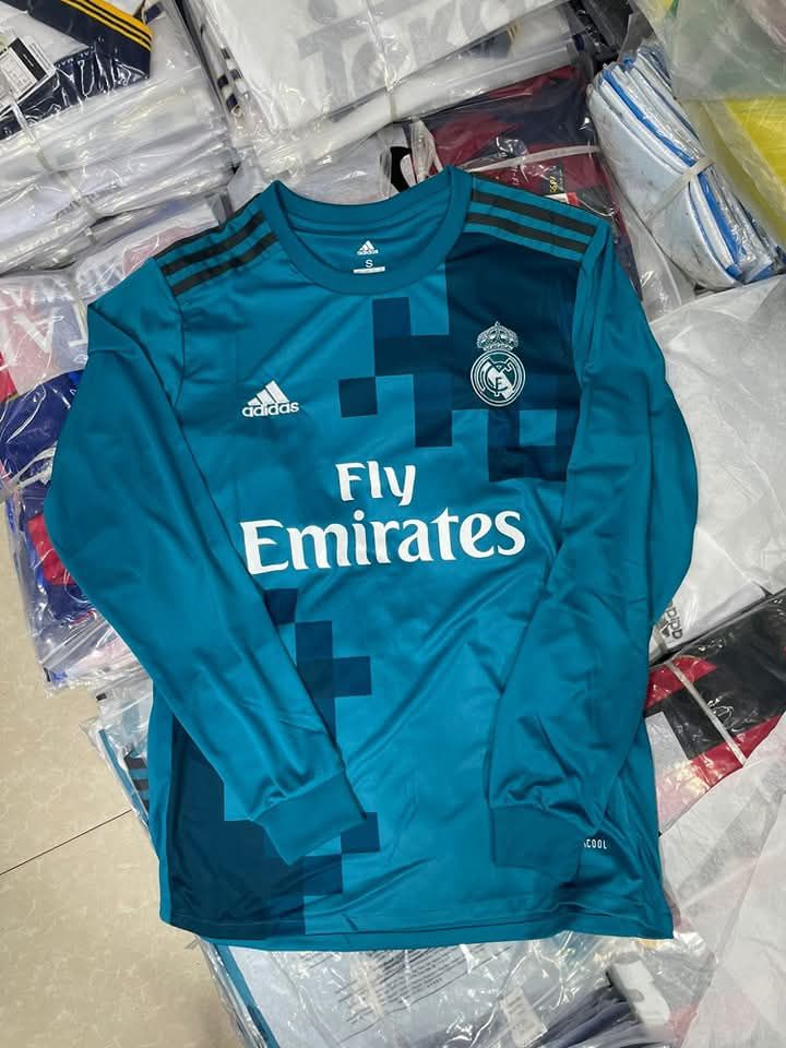 REAL MADRID 17-18 THIRD FULL SLEEVE RETRO KIT - Image 3