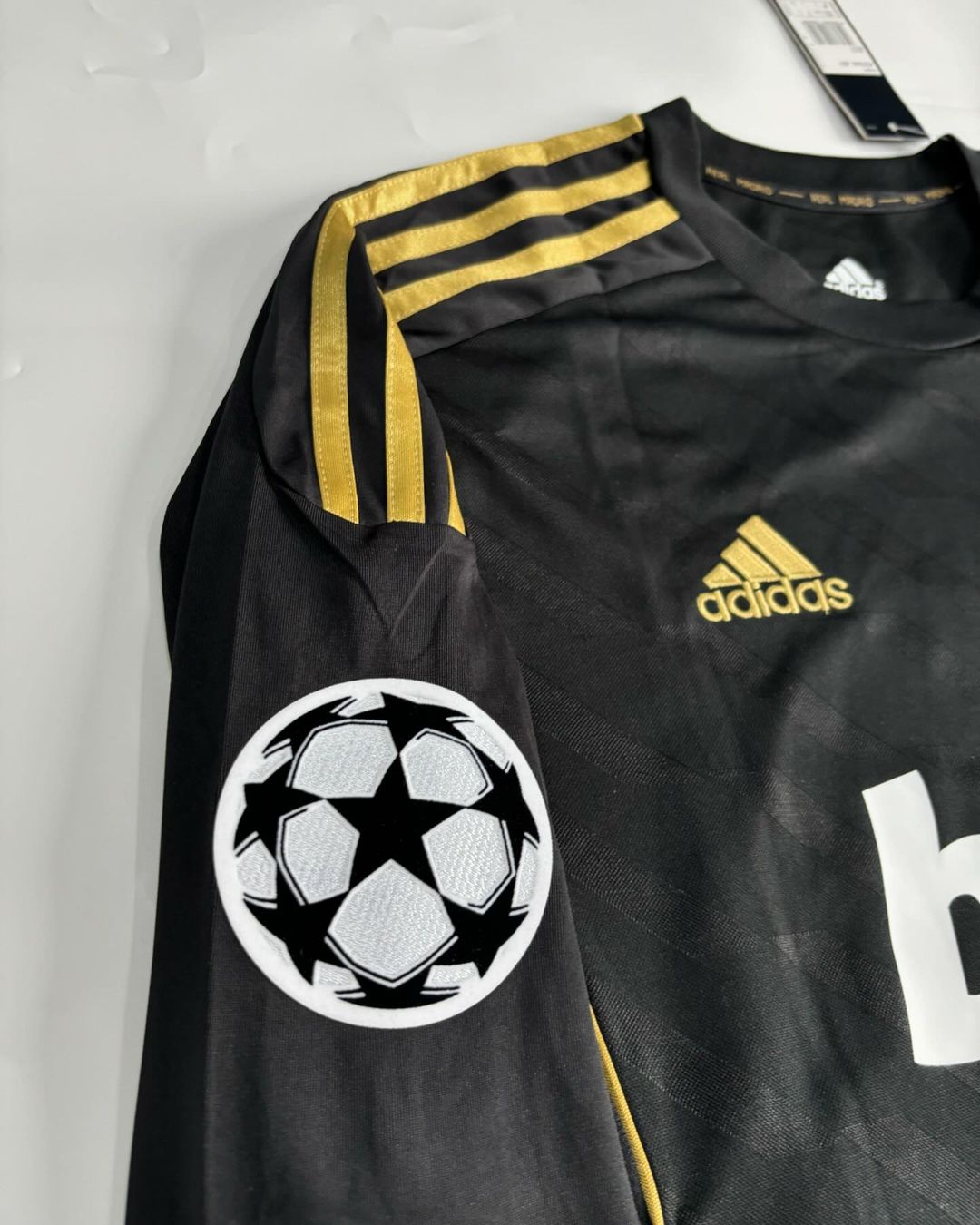 Real Madrid 2011-12 Away Kit – Retro Full Sleeve Edition - Image 6