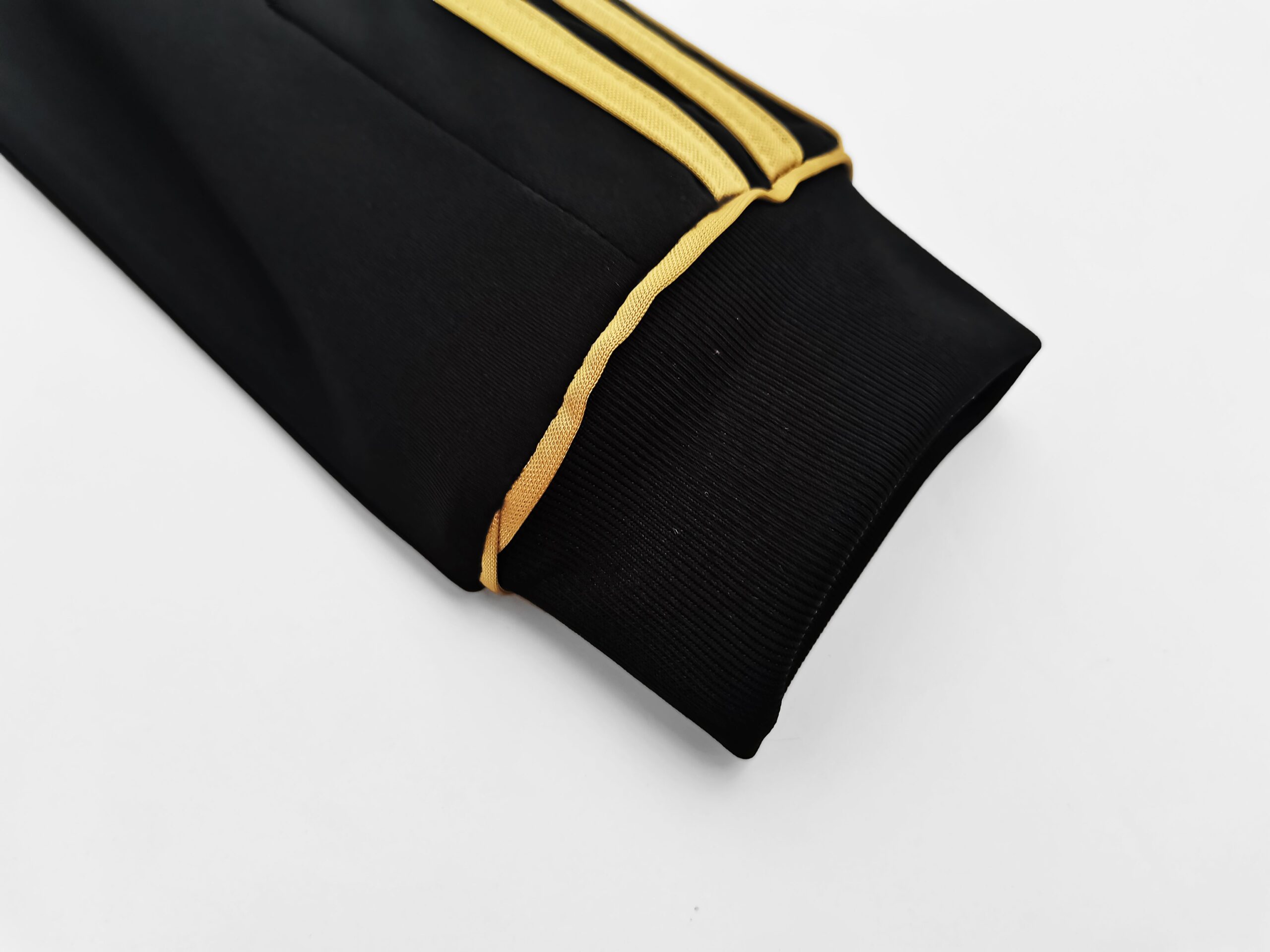 Real Madrid 2011-12 Away Kit – Retro Full Sleeve Edition - Image 4
