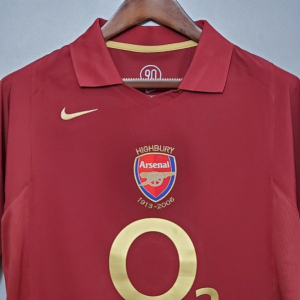 Alternative view of ARSENAL 2005-06 HOME RETRO (O2)