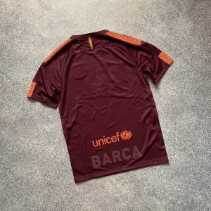 Alternative view of BARCELONA 17-18 3RD KIT RETRO