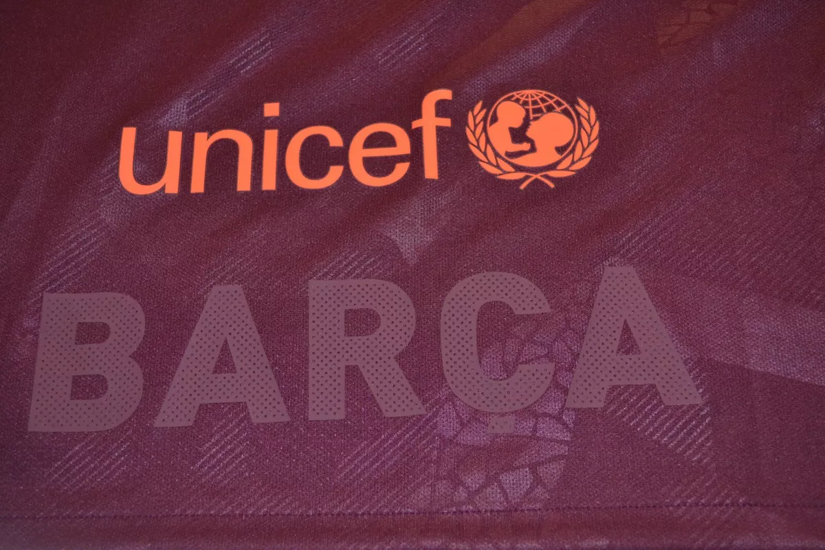 BARCELONA 17-18 3RD KIT RETRO - Image 4