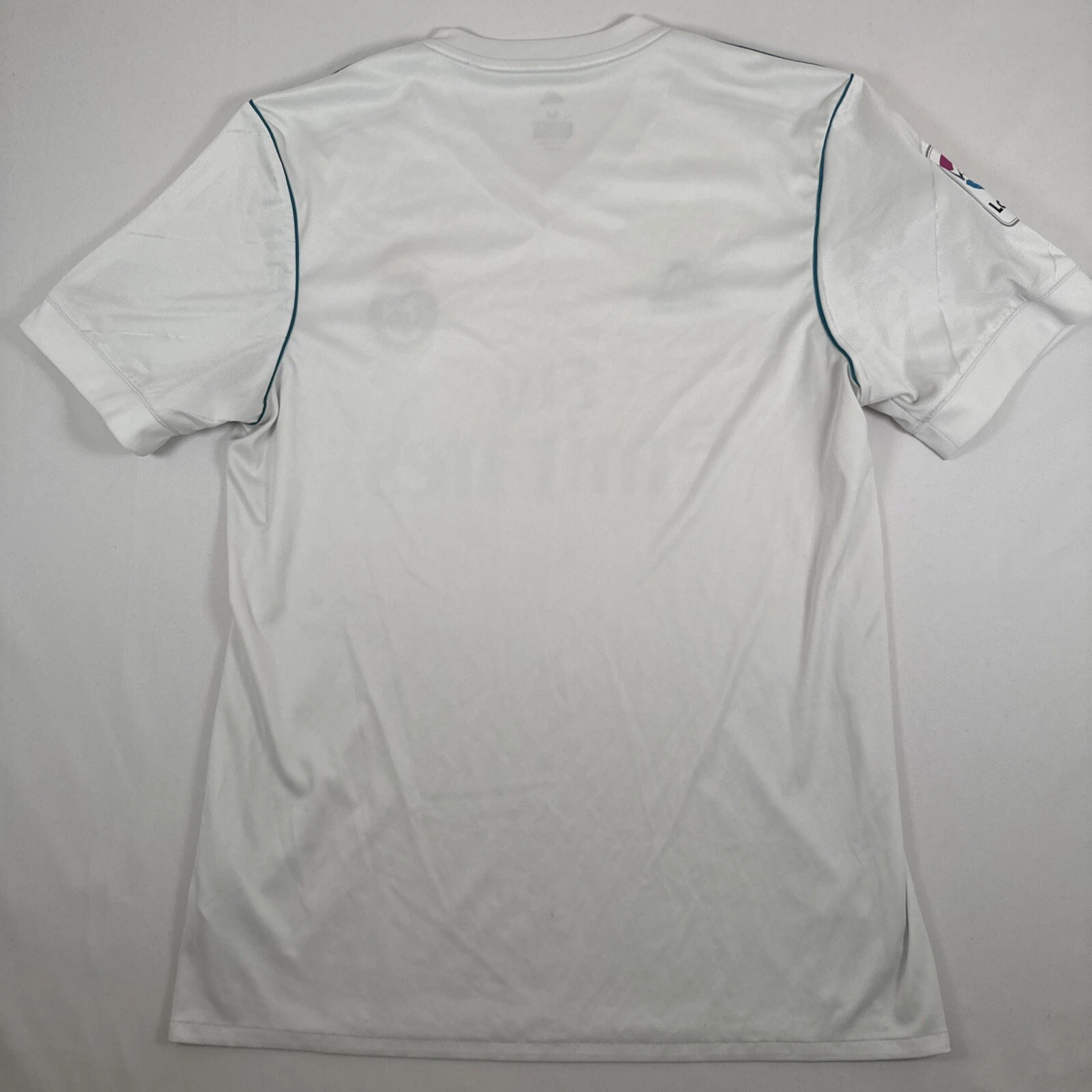 REAL MADRID 17-18 HOME RETRO KIT - Image 3