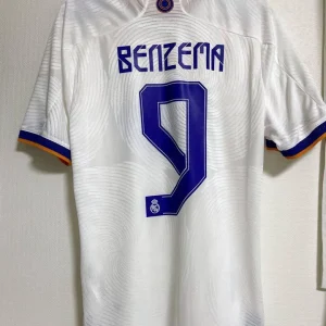 Alternative view of REAL MADRID 21-22 HOME KIT PLAYER EDITION